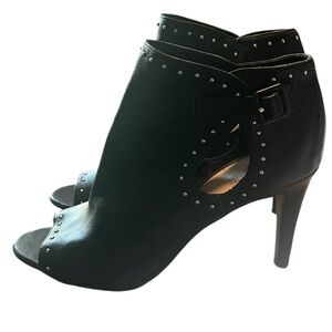 Vince Camuto black leather heels 8
